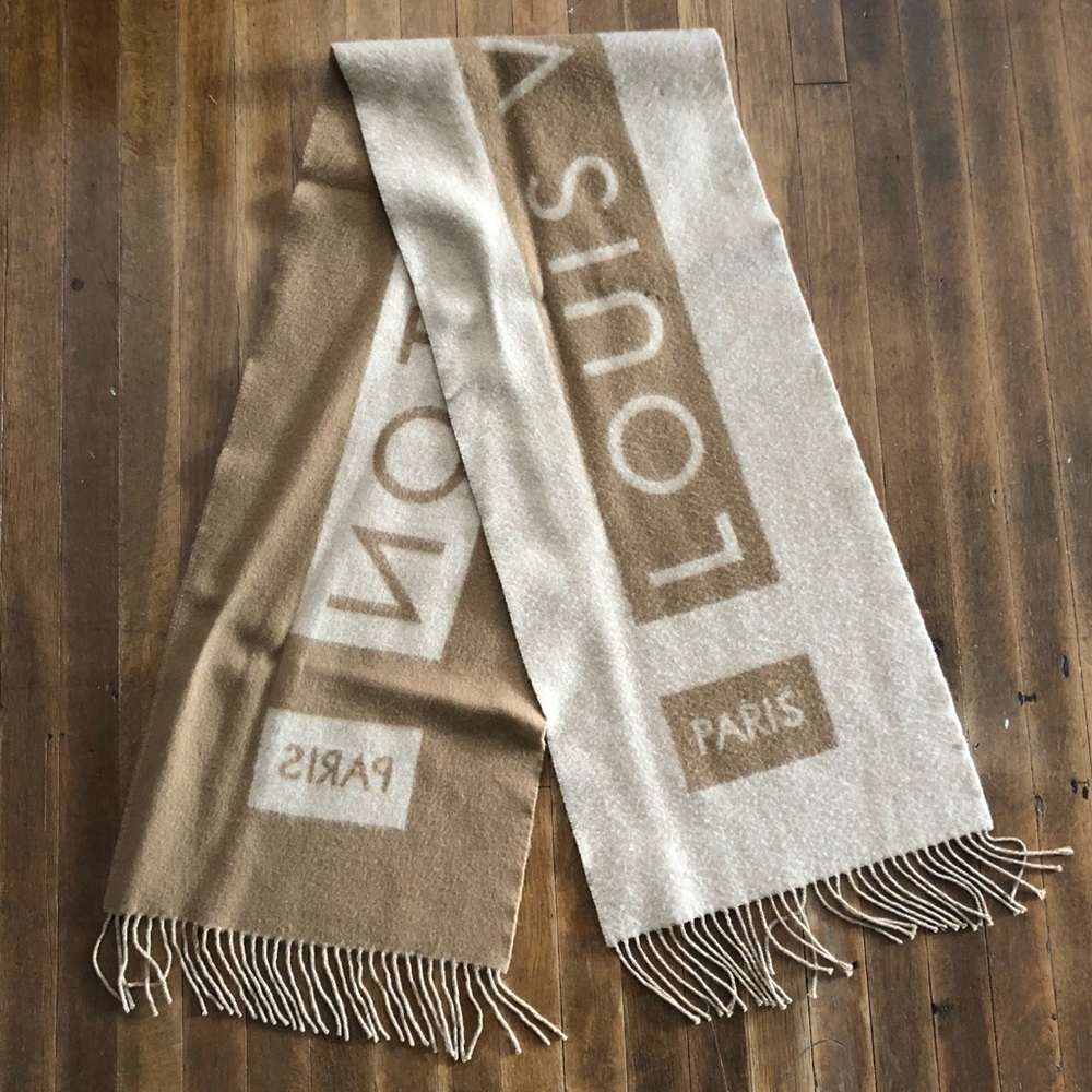 LOUIS VUITTON CASHMERE LOGO SCARF
